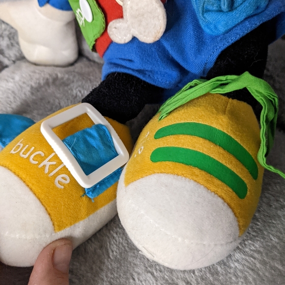 Mickey mouse learn to dress plush - Picture 2 of 8